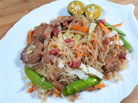 Pancit Bihon Guisado Recipe - Pilipinas Recipes