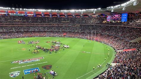 Image: 2021 AFL Grand Final, Perth Stadium, Simon Goodwin and Max Gawn ...