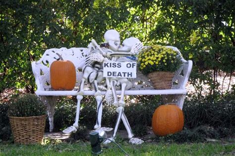 10 Funny Skeleton Decorations To Try Out This Halloween