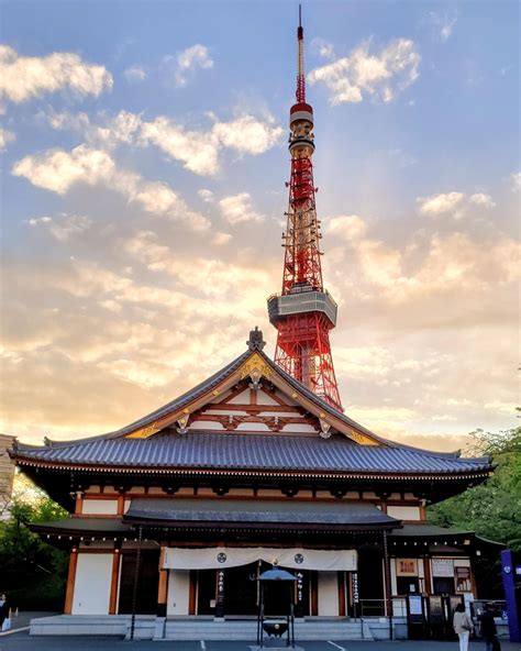 Traveling with my Galaxy. This is Zojoji Temple with Tokyo Temple in ...