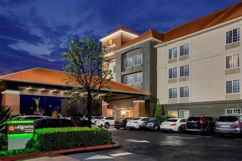 Pet Friendly Hotels in Fresno, CA - BringFido