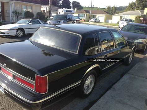 1996 Lincoln Town Car Signature Sedan 4 - Door 4. 6l