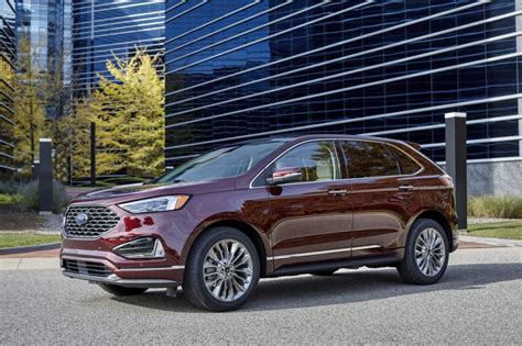 The 2021 Ford Edge Barely Edges Out Its German Competitor