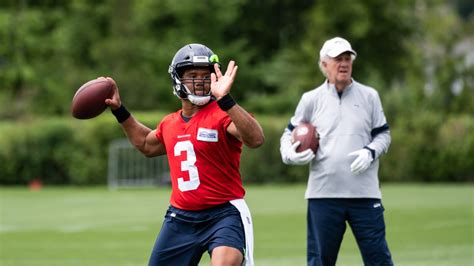 Seahawks QB Russell Wilson: “I Love Seattle, I Love Playing Here”