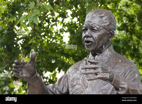 Nelson Mandela statue, Parliament square, London Stock Photo - Alamy