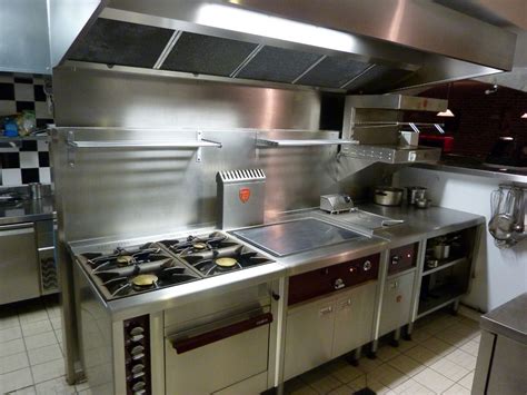 compact commercial kitchen | Restaurant kitchen design, Small commercial kitchen, Commercial ...