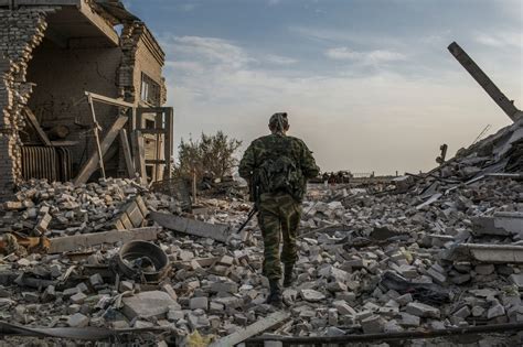 In Ruins of Ukrainian Town, Residents Crave Food, Water and Peace - The New York Times