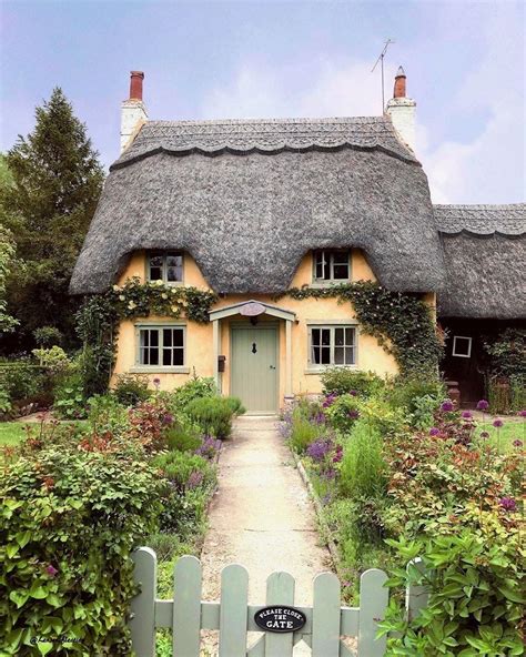 Honington, Warwickshire, England. | Dream cottage, Cottage exterior ...