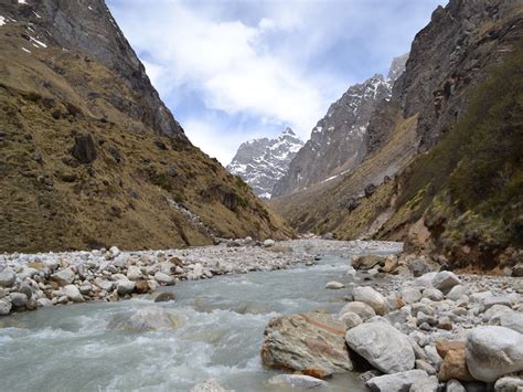 Tracking Trace Elements in the Ganga River - Eos