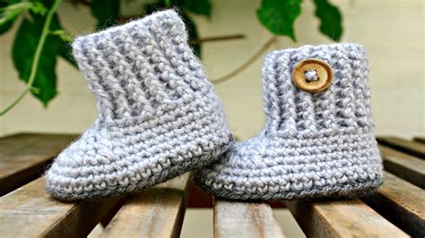 Baby Booties For Newborns ᴴᴰ Simple Crochet Baby Booties For Beginners - YouTube