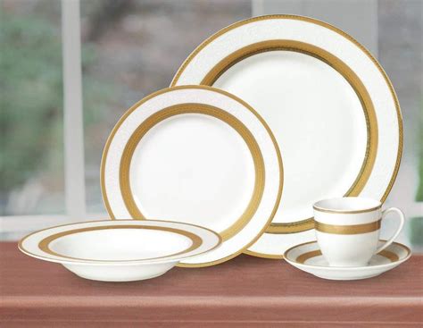 Considerations When Buying Porcelain Dinnerware Sets | Article Space