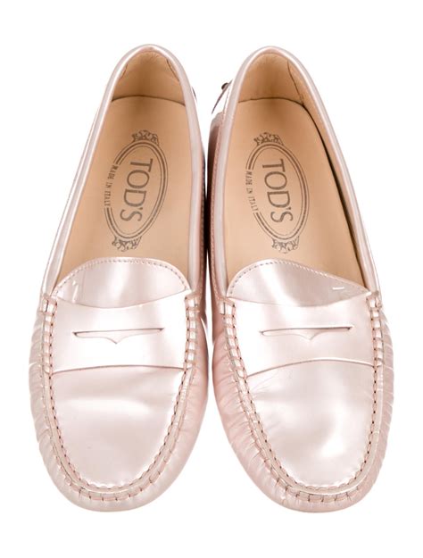 Tod's Pink Metallic Loafers - Shoes - TOD29473 | The RealReal