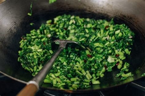 Stir-fried Chinese Mustard Greens (Xuelihong) - The Woks of Life