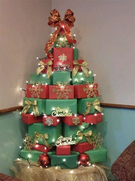 Christmas tree made from stacked boxes | Alternative christmas tree ...