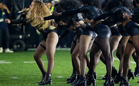 Beyoncé Stuns In Christian Louboutin Boots For Super Bowl 50 Show ...