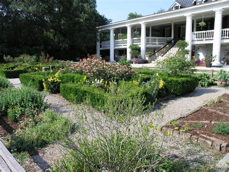 File:Front house garden at Magnolia Plantation.JPG - Wikimedia Commons