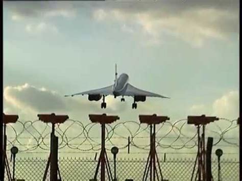 Concorde's Final Landing Heathrow 24th October 2003 - YouTube