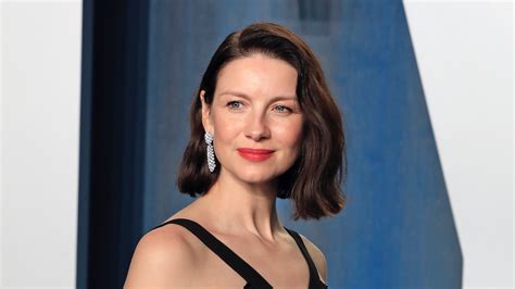 'Outlander' Fans Declare Caitriona Balfe Looks "Exquisite" in a Bold ...