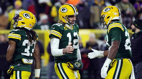 Packers make history as Aaron Rodgers helps team to top seed in NFC playoffs | Fox News