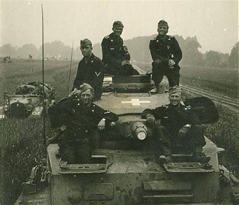 Panzer crew posing for the camera. | Ricky 1971. | Flickr German Soldiers Ww2, German Army, Army ...