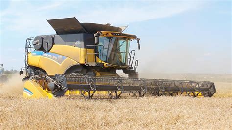 Driver's view: Clive Wreathall’s New Holland CR10.90 combine - Farmers Weekly