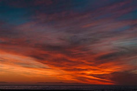 Sunset at a Ventura county beach tonight. : r/BeAmazed