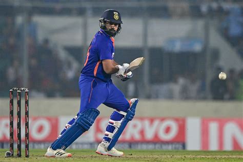 Rohit Sharma's thumb injury forced him down to No. 9 | ESPNcricinfo.com