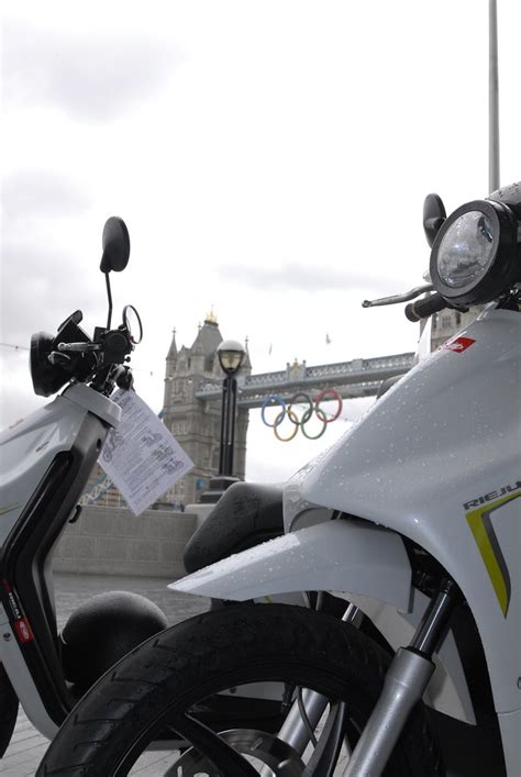 Rieju MIUS electric scooter UK launch - Tower Bridge, Lond… | Flickr