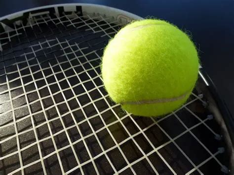 Top 5 Best TENNIS RACQUET STRINGS Review In 2024