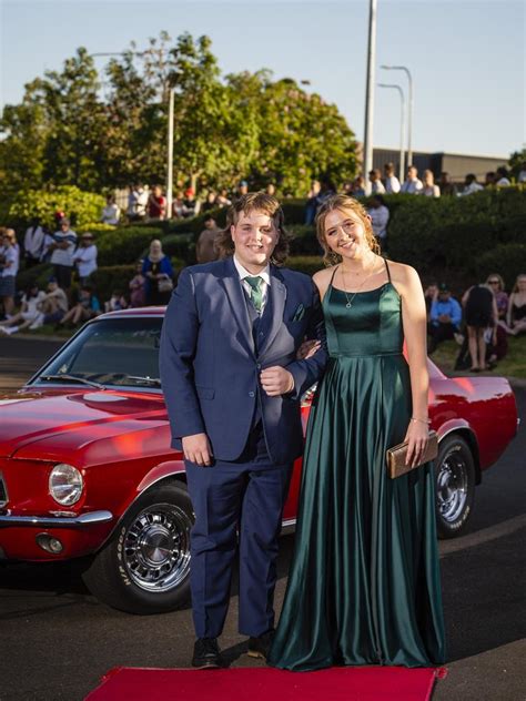 Toowoomba formals: Harristown State High School 2022 formal at Highfields Cultural Centre | photos