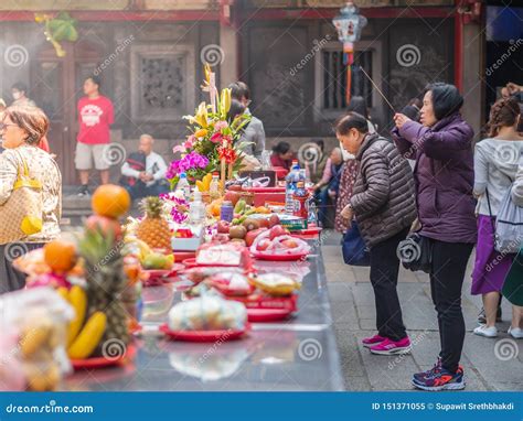 Crowd of People Praying and Offering Incense at Longshan Temple. Editorial Image - Image of ...