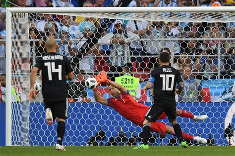 World Cup: Lionel Messi misses penalty, Argentina draws Iceland