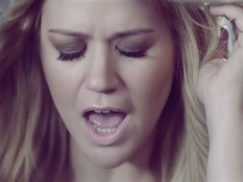 Kelly Clarkson’s “Catch My Breath” Video: Watch The Stunning Clip | Idolator