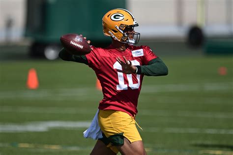 'Accuracy' already plaguing Jordan Love at Packers camp