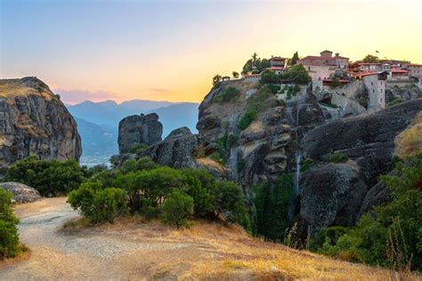 Hidden Trails Of Meteora - Hiking