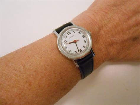 Womens Vintage 70s Silver Tone Timex Wind Up Wrist Watch with