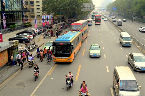 bus-stop-14434146647uP - Streetline