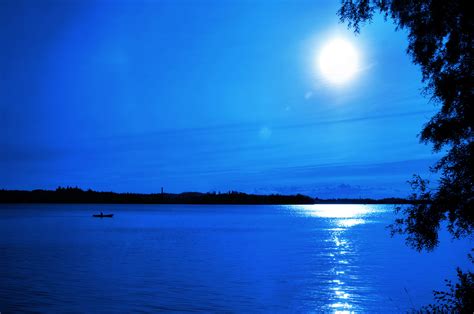 QQ Wallpapers: Blue Moon Light Wallpapers