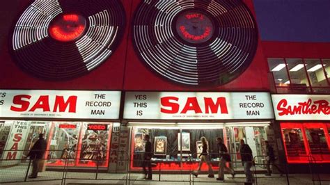 What should happen to the Sam the Record Man sign? – RCI | English