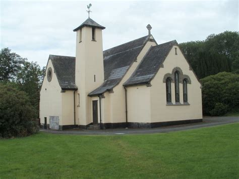 Bronllys Hospital chapel © Jaggery cc-by-sa/2.0 :: Geograph Britain and Ireland