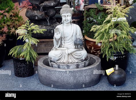 Buddha water feature brookfields garden hi-res stock photography and ...