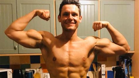 Video Muscle dysmorphia awareness on the rise as men struggle with 'strong' body image - ABC News