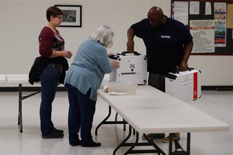 Texans vote on Election Day 2022 | The Texas Tribune