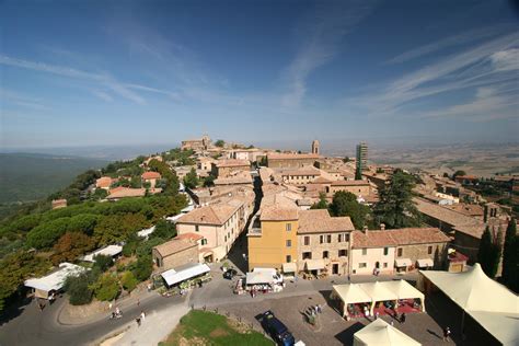 File:Montalcino, Tuscany, Italy.jpg - Wikimedia Commons