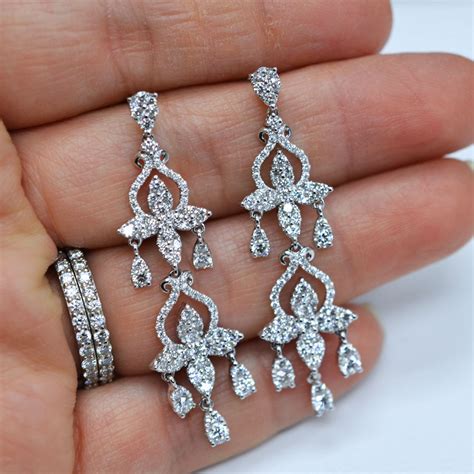 Tips on How to Wear Diamond Earrings
