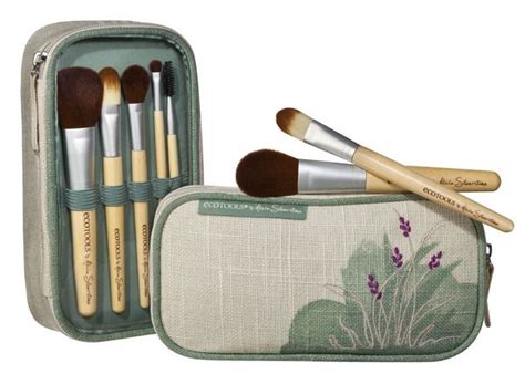 Eco-Friendly Makeup Brushes