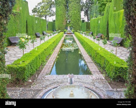 Alhambra spain gardens hi-res stock photography and images - Alamy