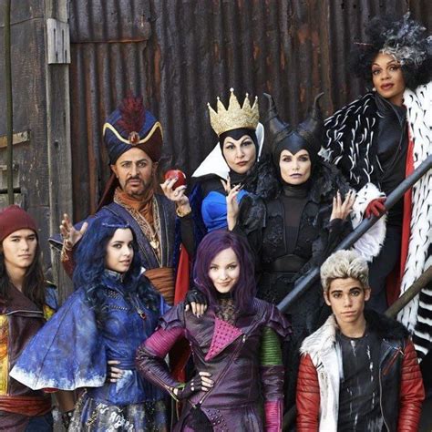 the villains with their Descendants #DisneyDescendants | Disney channel ...