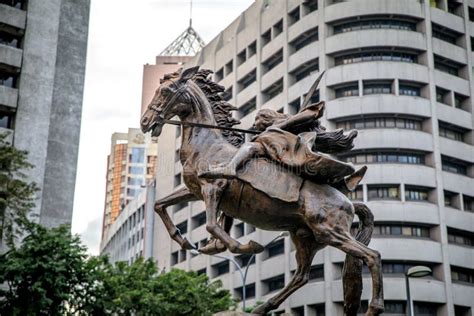 Statue of Gabriela Silang at Makati Ave Editorial Photography - Image ...