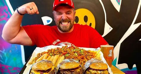 US TikTok and YouTube star gulps down 3 giant burgers and 1kg of fries at UK burger bar - Mirror ...